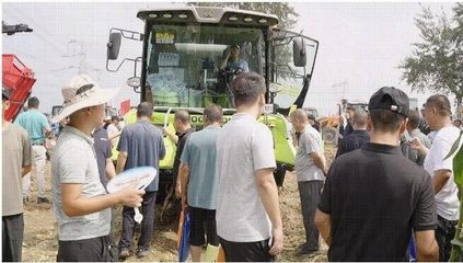 河北正定上演農機“演武”，中聯重科玉米收獲機成田間焦點